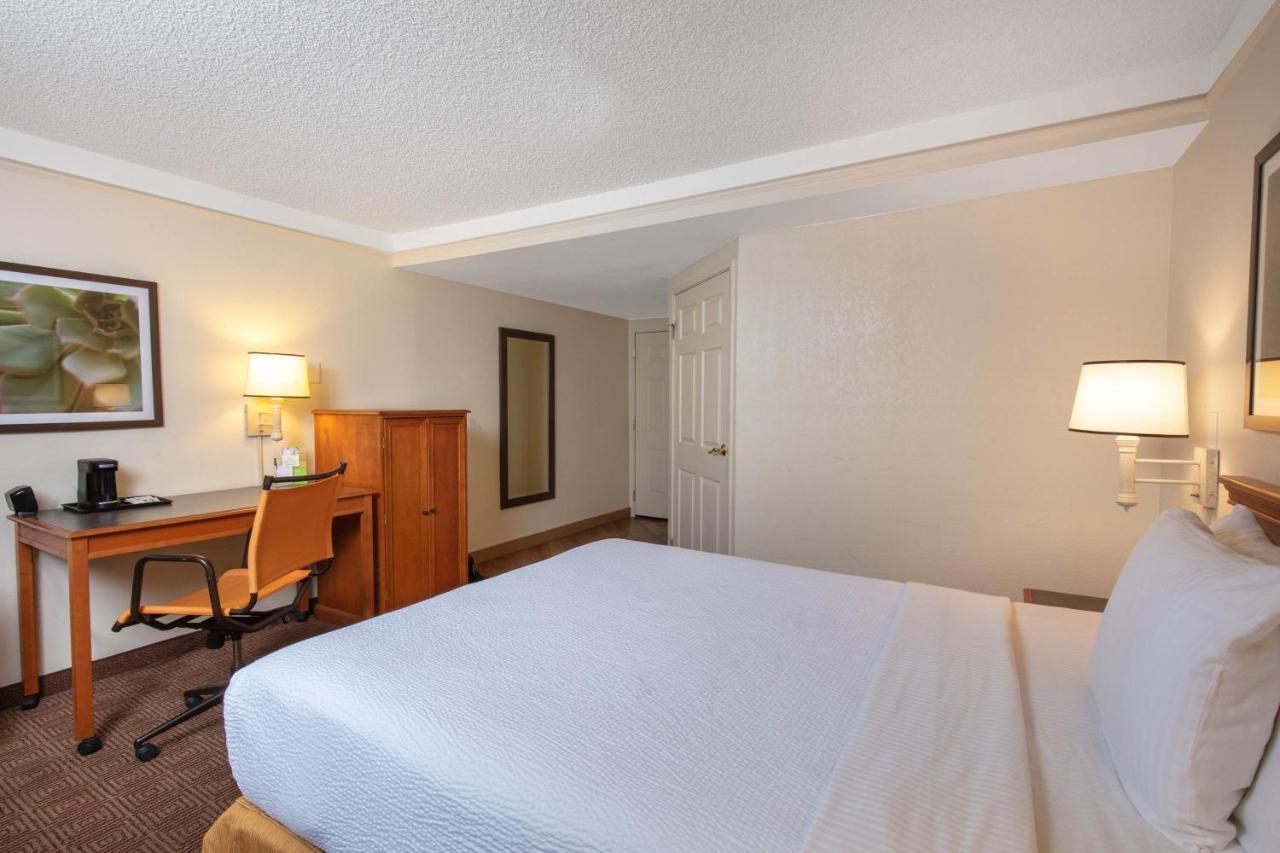 La Quinta By Wyndham Las Vegas Airport N Conv. Bagian luar foto