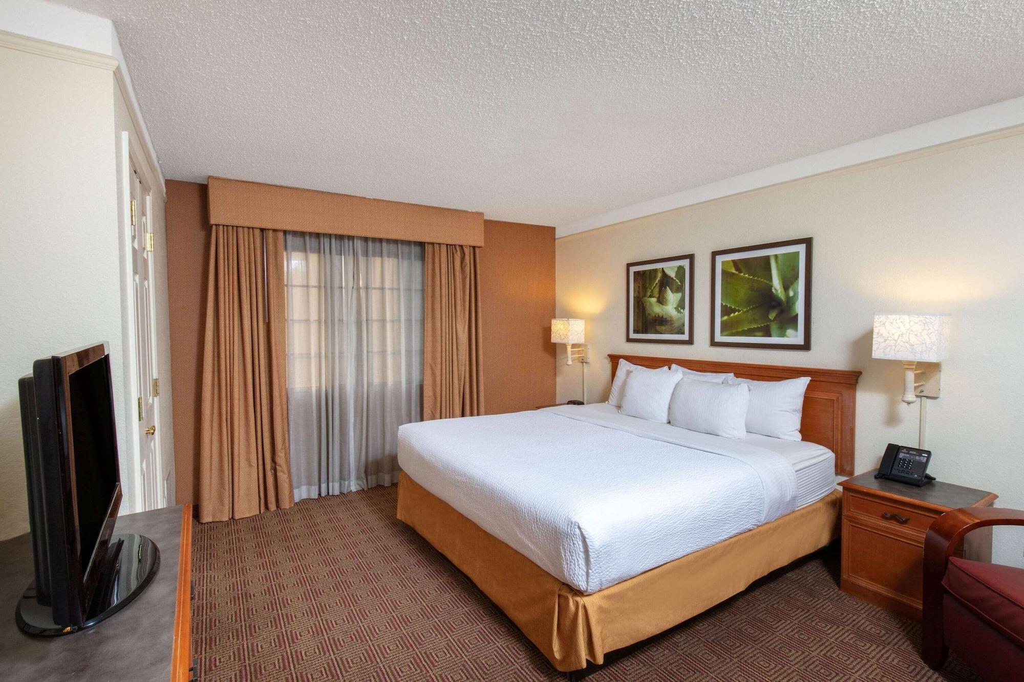 La Quinta By Wyndham Las Vegas Airport N Conv. Bagian luar foto